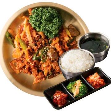 辛豚肉炒め定食(おかず3品、ライス、スープ付き)