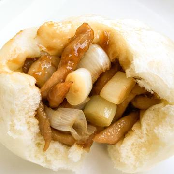 【8月限定】豚肉とねぎの甘酢炒めの中華まん