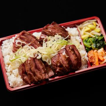 【本格炭火焼き】 厚切り仙台牛タン塩弁