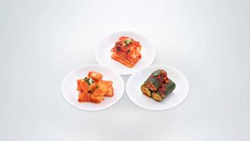 キムチ盛り合せ Assorted kimchi