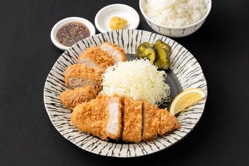 【ご飯またはキャベツ大盛り無料！】ロースとんかつ×肉巻きメンチかつ弁当