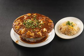 麻婆ラーメンと半豚炒飯 Mapo Ramen and a Half Portion of Pork Fried Rice