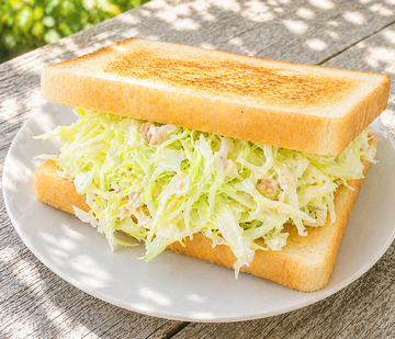 たっぷりキャベツのマヨネーズサンド