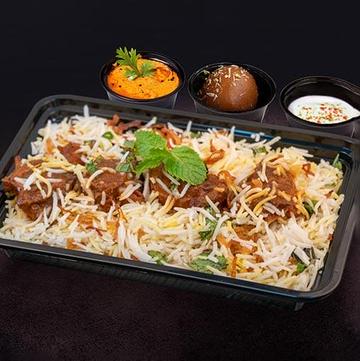マトンビリヤニデザートグリーンサラダMutton biryani dessert green salad