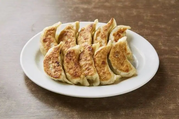 濃厚肉汁W焼餃子～職人手巻き～Double Pan-Fried Gyoza Dumplings with Thick Meat Juices