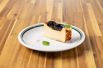 自家製バスクチーズケーキ