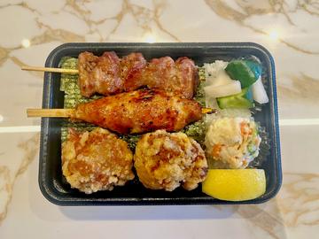 唐揚げやきとんDX弁当