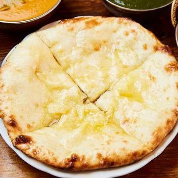ハニーチーズナン Honey Cheese Naan