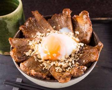 カルビスタミナガーリック丼 Kalbi Stamina Garlic Rice Bowl