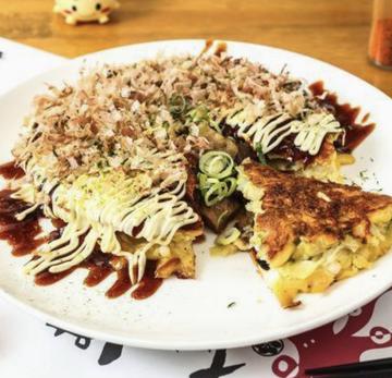 牛すじこんにゃくと九条ネギ玉 Beef Tendon Konnyaku and Kujo Onion Okonomiyaki