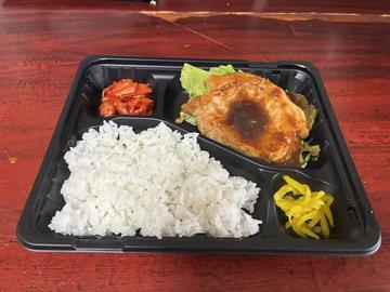 ステーキソースハーフポークステーキ弁当 Steak sauce Half Pork Steak Box