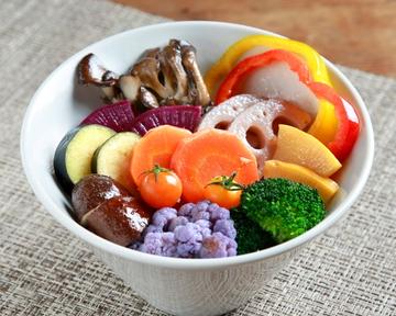 野菜たっぷりのヘルシーベジ丼 Vegetables-Rich Healthy Rice Bowl