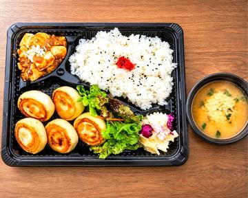 【肉汁まる焼き餃子弁当(味噌汁付)】