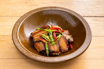 燻製豚三枚肉と葱の炒めもの