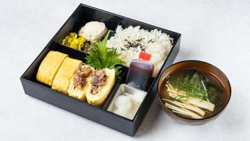 黒毛和牛の肉巻き弁当(味噌汁付)
