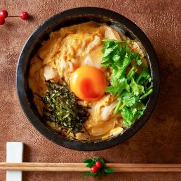 山盛りパクチー 親子丼   Coriander, Chicken＆Egg Rice Bowl