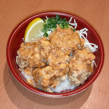 スパイシーマヨ唐揚げ丼