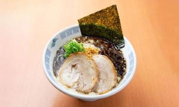 【香りが食欲をそそる！】【黒】博多豚骨らーめん〈替え玉無料＆薬味無料〉/Black Hakata Tonkotsu Ramen
