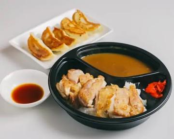 3. チキンステーキ定食(カレーソース・焼き餃子付き)/ Chicken Steak Set with Curry Sauce & Gyoza
