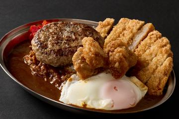 漢の4種デカ盛りカレー(ロースカツ＆唐揚げ2個＆目玉焼き＆ハンバーグ) MEGA Curry