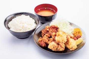 きしからミックスからあげ弁当(唐揚げ4個入り、みそ汁付)