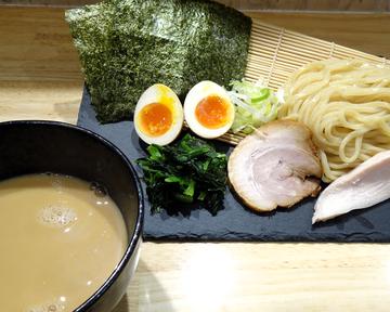 豚骨つけ麺(豚叉焼1枚、ほうれん草、薬味葱)