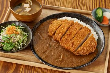 自家製牛すじカツカレー定食(味噌汁付き)
