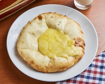 チーズナン Cheese Naan