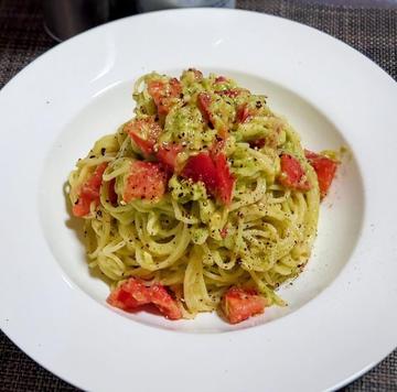 アボカドとトマトの冷製パスタ