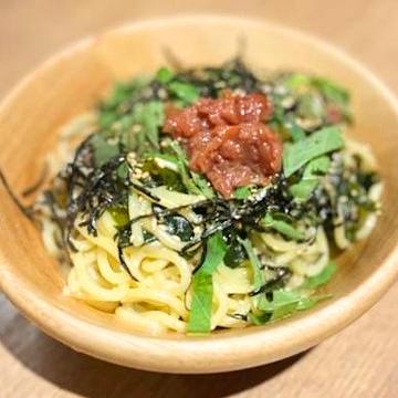 タコとわかめ・梅肉の和風パスタ