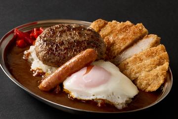 漢の4種デカ盛りカレー(ロースカツ＆チョリソー＆目玉焼き＆ハンバーグ) MEGA Curry