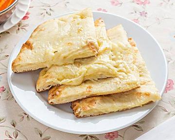 チーズナン Cheese Naan