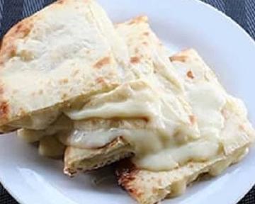 【とろける】チーズナン Cheese Nan