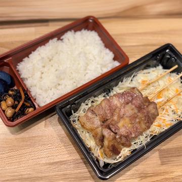 ルスツ豚焼き定食(豚焼き、白米、漬物、小鉢)