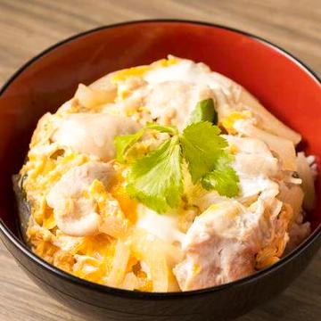 【焼鳥屋の自信の逸品】ぷりっぷり大山鶏の親子丼！   Chicken oyakodon