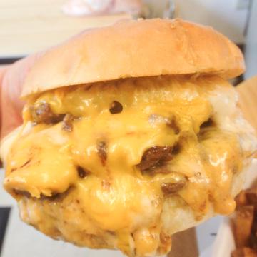 トリプルチーズバーガー