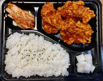 ヤンニョムチキン弁当 yangnyeom chicken with meal 