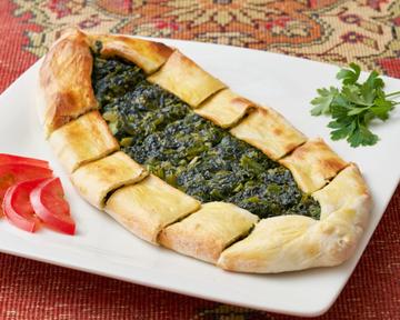 たっぷりほうれん草ピザspanakl pide