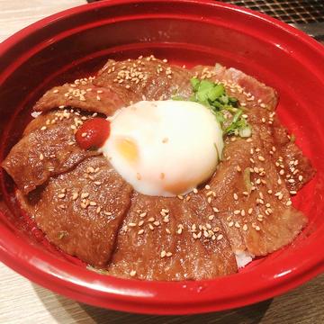 仙台牛焼肉名店の仙台牛トロ炙焼き丼(温玉のせ)