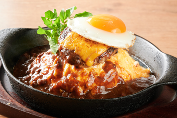 目玉焼きチーズハンバーグオム