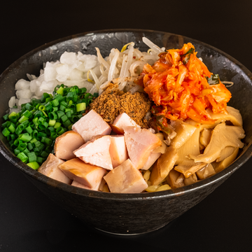 キムチ魚介豚骨油そば Seafood and Pork Bone Abura Soba with Kimchi