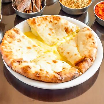 チーズナン Cheese Naan