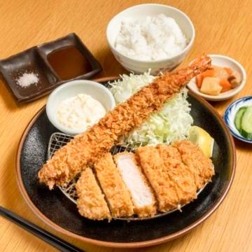 【がっつりさくたろう定食】特選ジャンボ海老フライ＆ロースカツ
