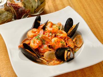 魚介のイカ墨ペスカトーレ