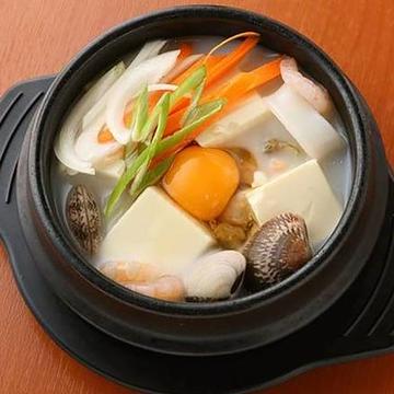 【期間限定】かき塩純豆腐チゲ定食(韓国惣菜3品、ご飯大盛り無料)