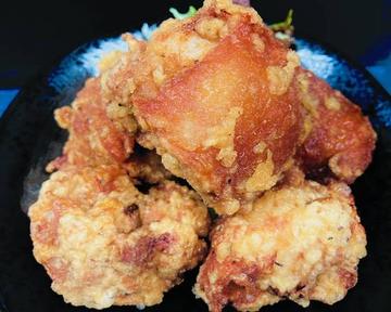 自家製タレに1日漬け込んだ旨いからあげ3個 Fried Chicken 3 Pieces