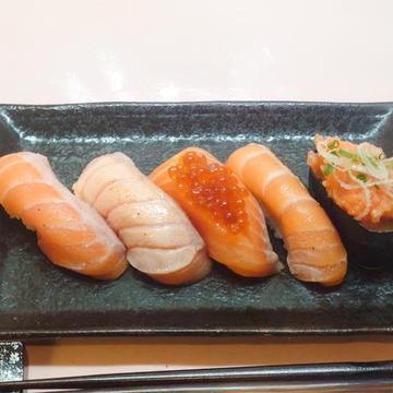 サーモンづくしにぎり