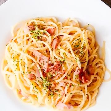 ベーコンペペロンチーノパスタ Bacon Peperoncino Pasta
