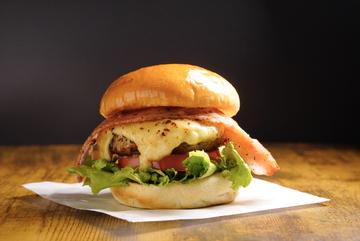和牛ベーコンチーズバーガーbacon cheese beef burger and bacon