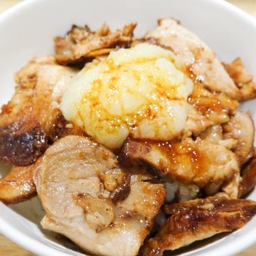 特製ダレがけ生ニンニク豚丼